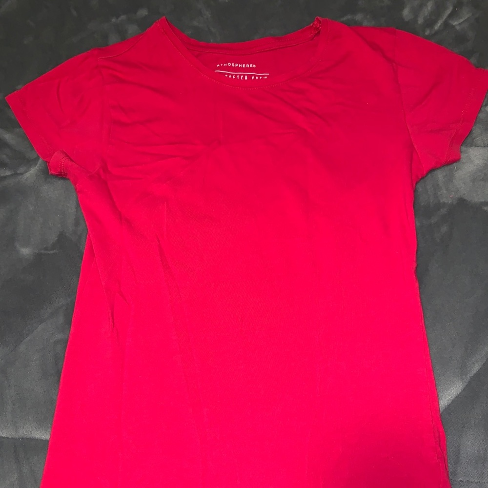 Tops/T shirts.